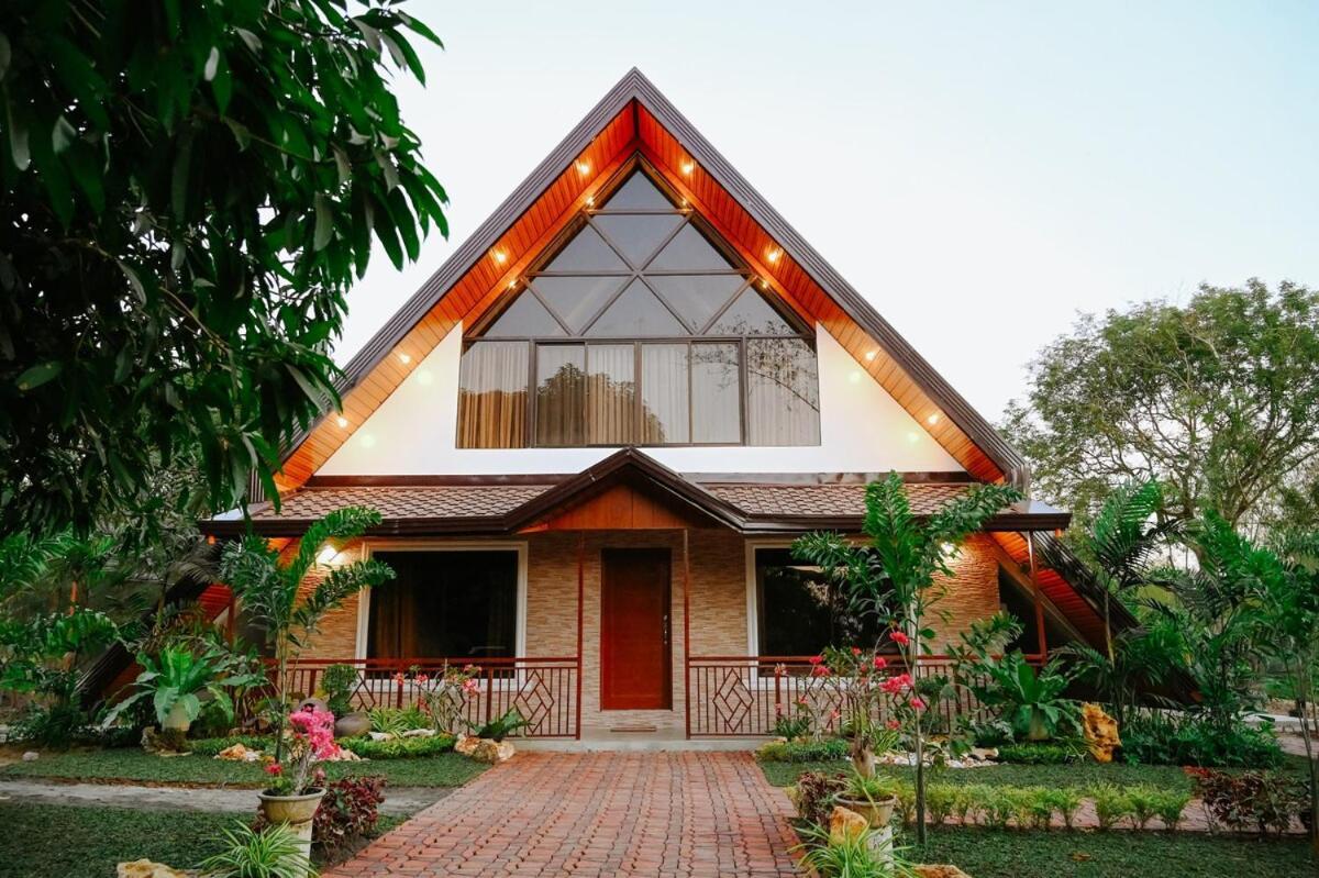 Redwood Cabin Bolinao Exterior photo