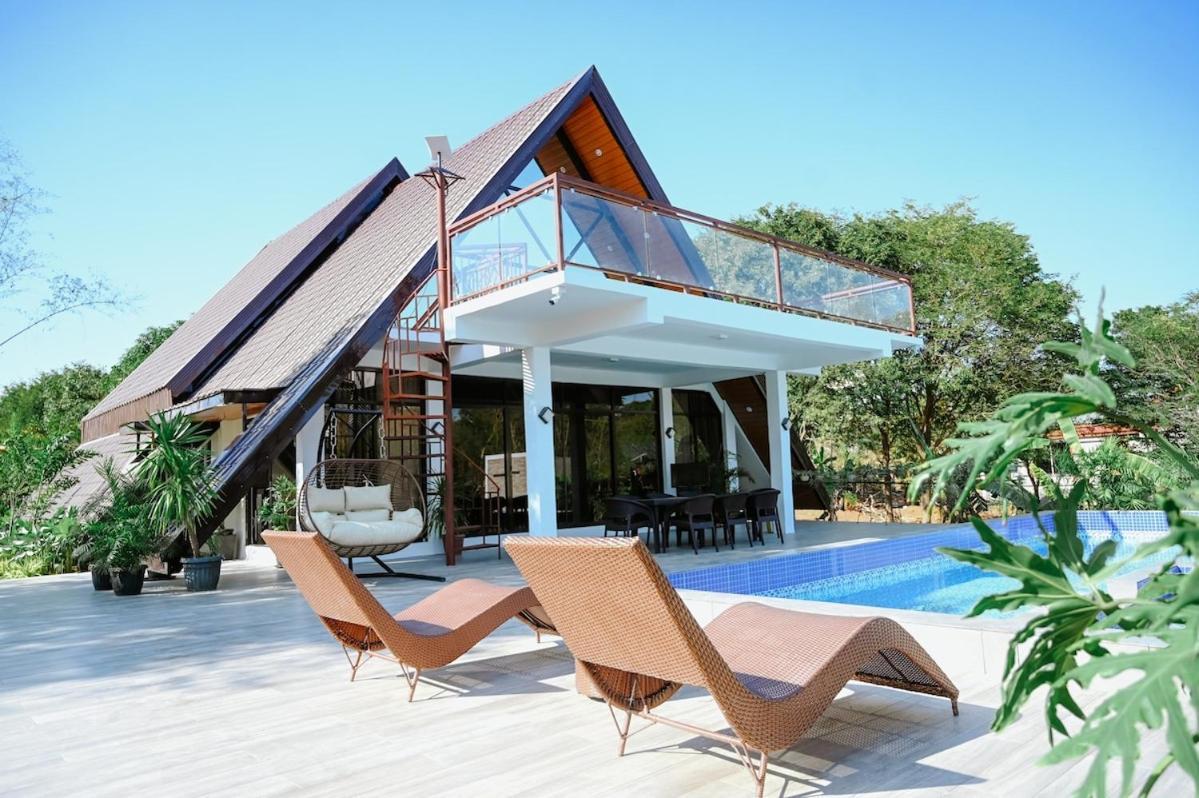 Redwood Cabin Bolinao Exterior photo